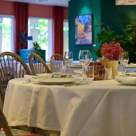 Logis L'Ermitage Hotel & Restaurant Saulges Kültér fotó