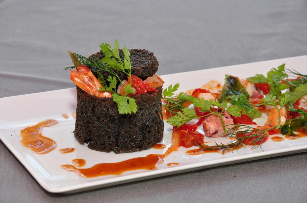 Logis L'Ermitage Hotel & Restaurant Saulges Kültér fotó