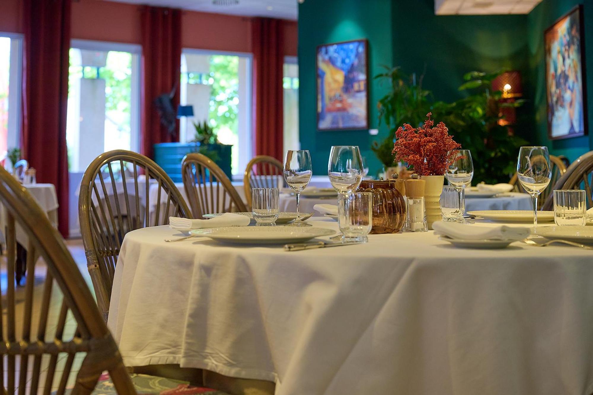 Logis L'Ermitage Hotel & Restaurant Saulges Kültér fotó