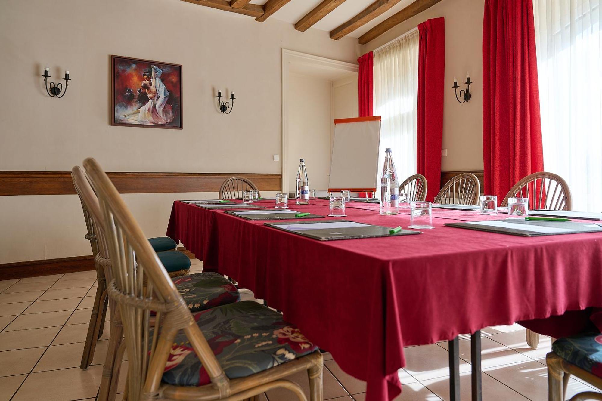 Logis L'Ermitage Hotel & Restaurant Saulges Kültér fotó