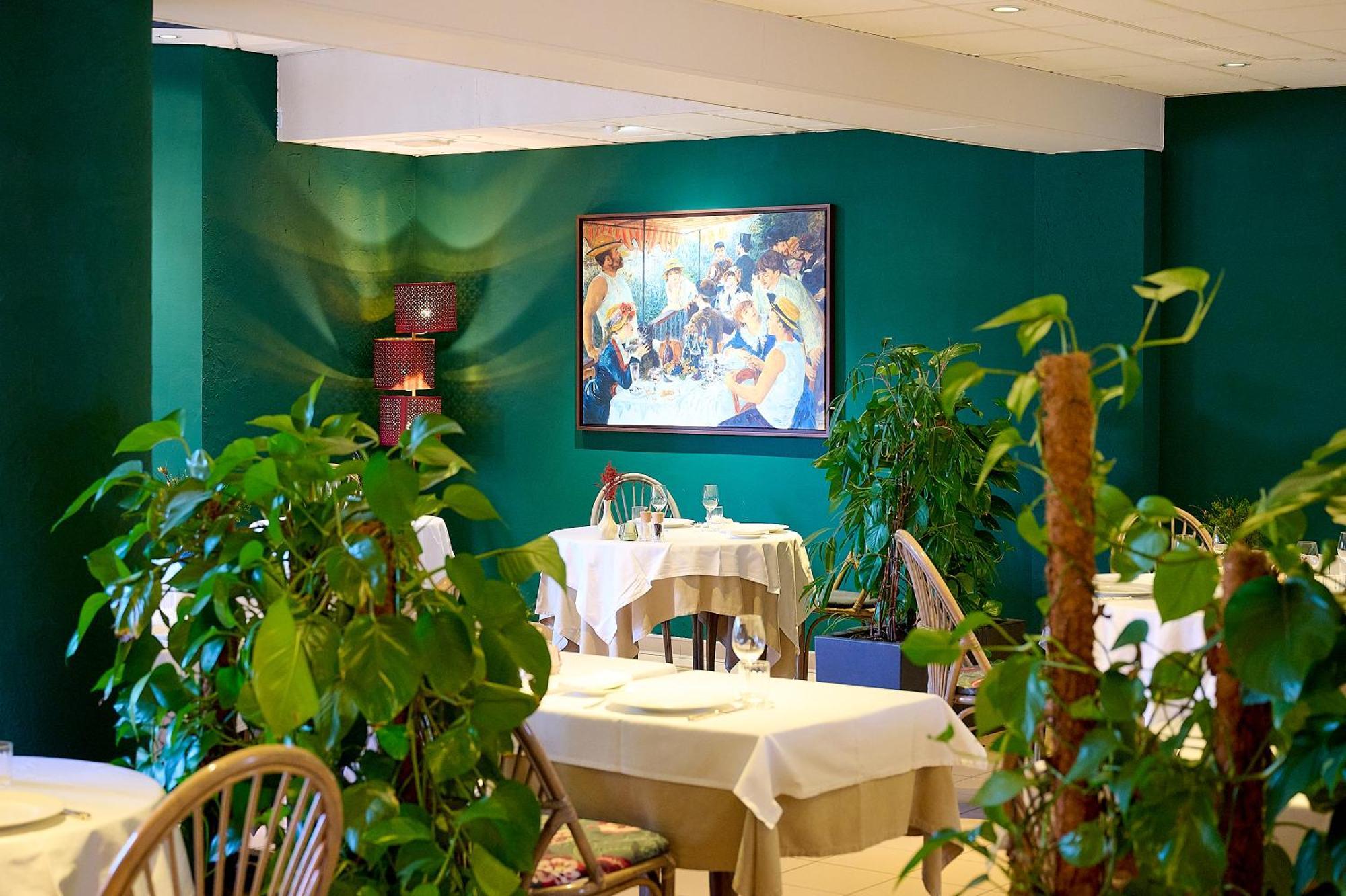 Logis L'Ermitage Hotel & Restaurant Saulges Kültér fotó