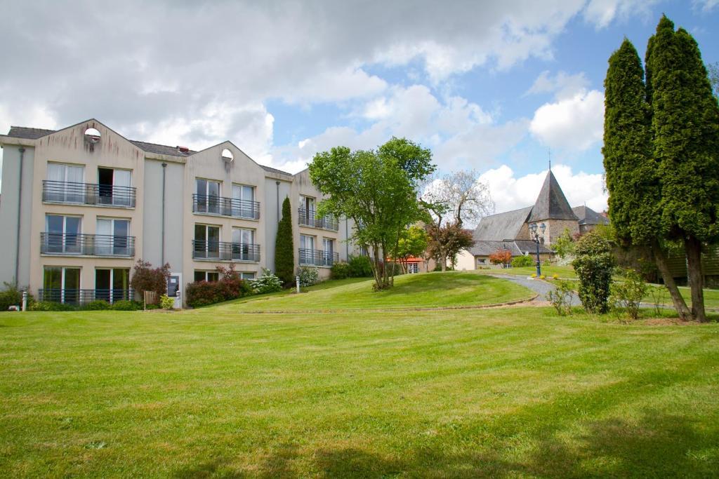 Logis L'Ermitage Hotel & Restaurant Saulges Kültér fotó