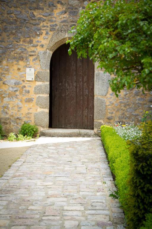 Logis L'Ermitage Hotel & Restaurant Saulges Kültér fotó