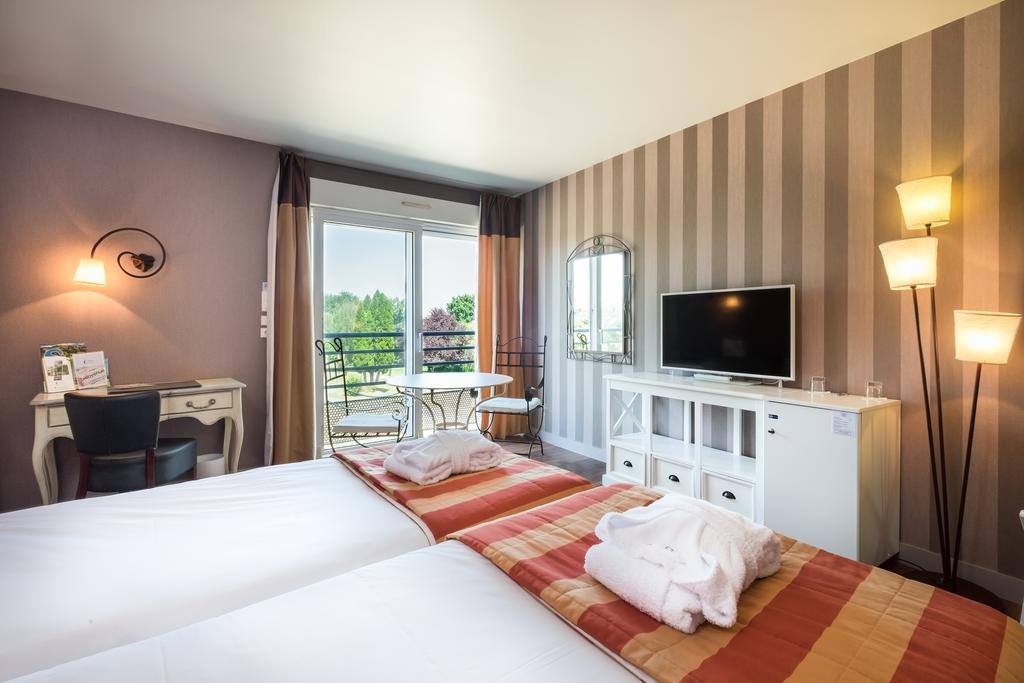 Logis L'Ermitage Hotel & Restaurant Saulges Kültér fotó