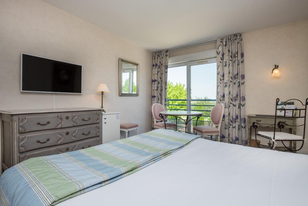 Logis L'Ermitage Hotel & Restaurant Saulges Kültér fotó