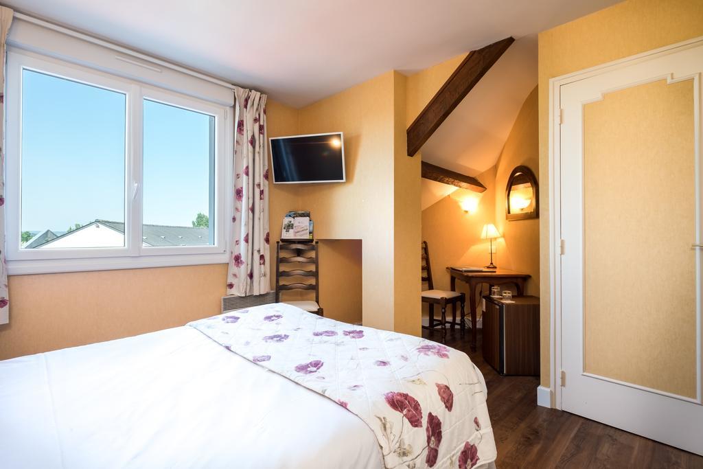 Logis L'Ermitage Hotel & Restaurant Saulges Kültér fotó