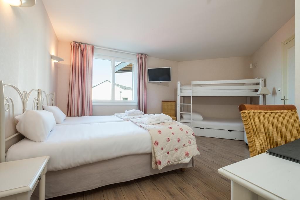 Logis L'Ermitage Hotel & Restaurant Saulges Kültér fotó