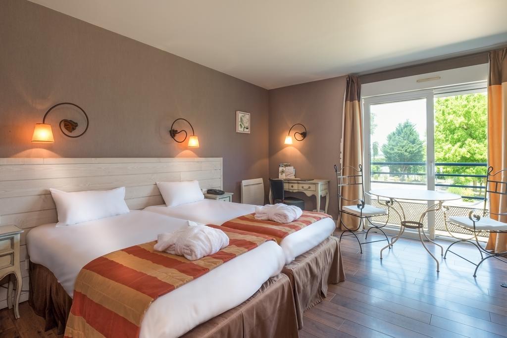 Logis L'Ermitage Hotel & Restaurant Saulges Kültér fotó