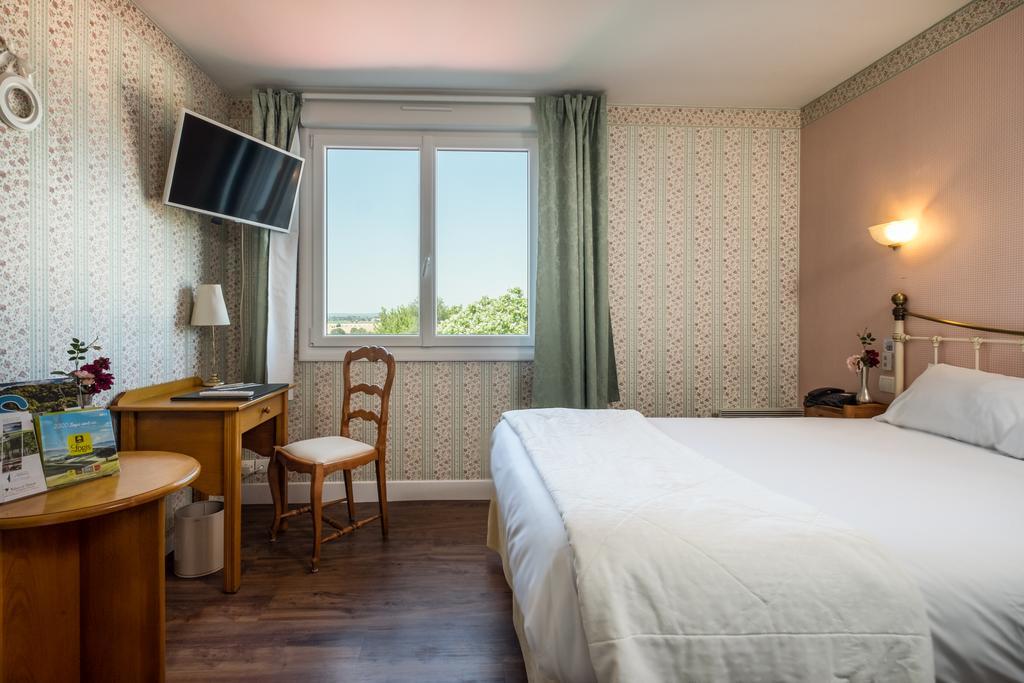 Logis L'Ermitage Hotel & Restaurant Saulges Kültér fotó