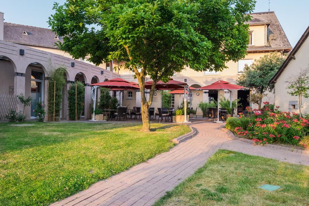 Logis L'Ermitage Hotel & Restaurant Saulges Kültér fotó