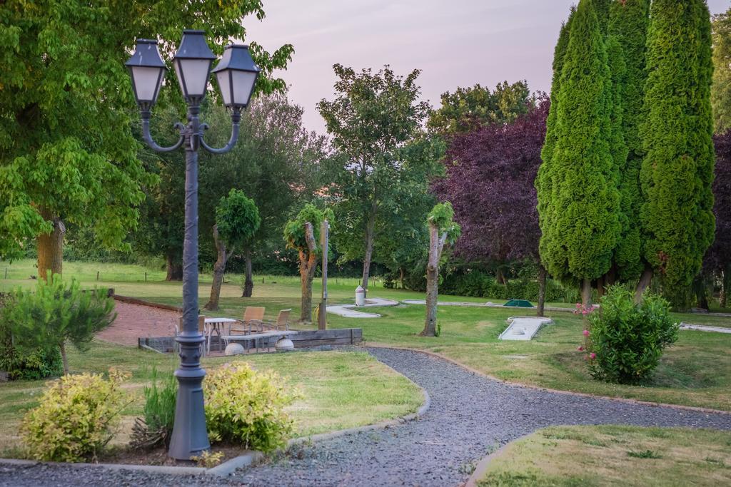 Logis L'Ermitage Hotel & Restaurant Saulges Kültér fotó