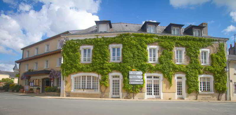 Logis L'Ermitage Hotel & Restaurant Saulges Kültér fotó