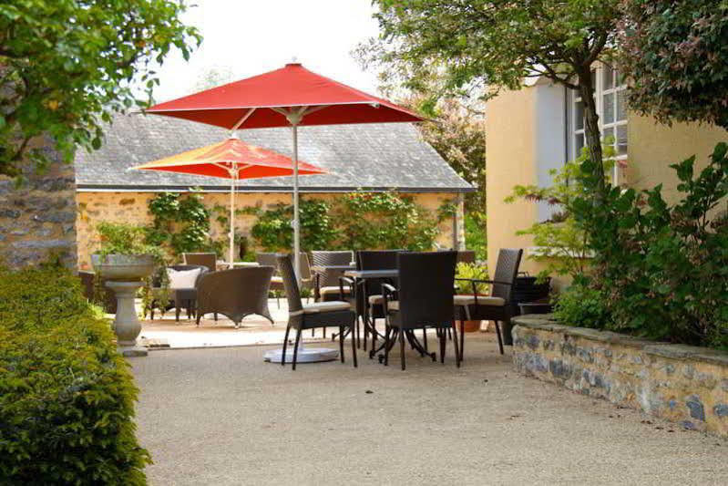 Logis L'Ermitage Hotel & Restaurant Saulges Kültér fotó