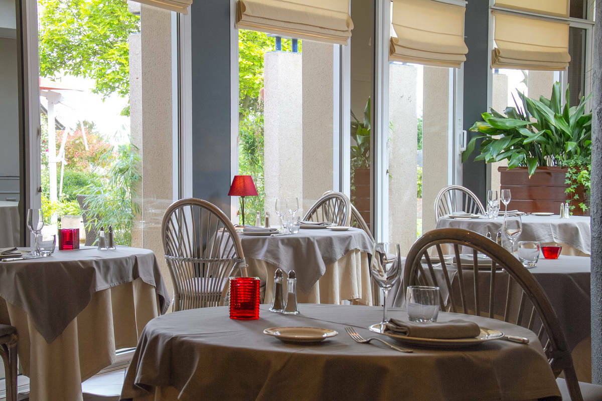 Logis L'Ermitage Hotel & Restaurant Saulges Kültér fotó